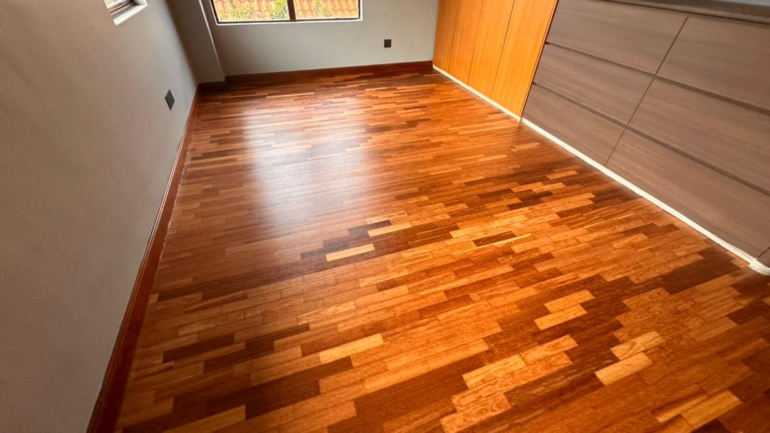 Timber and Wooden Floor Polish (8)